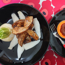 蕪のフリット、 Bravas Sauceを添えて・・・・