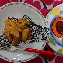 定番おつまみ Patatas Bravas (パタタス ブラバス)