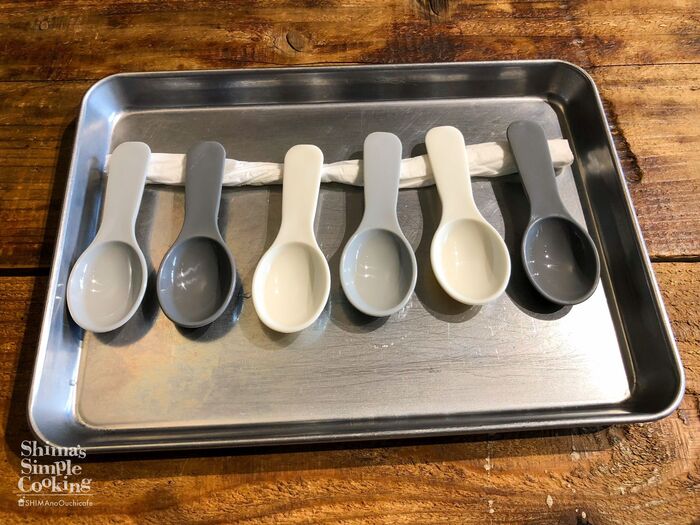 スプーンが傾かないように