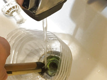 ペットボトルで解決!洗面所を極力汚さずに書道筆を洗う方法