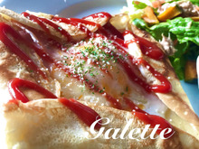 遅く起きた日曜日の朝は☀️ハムエッグよりボリューム感ある🍳簡単ガレット