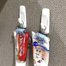 100均ダブルクリップで!洗面所は浮かせてラク掃除