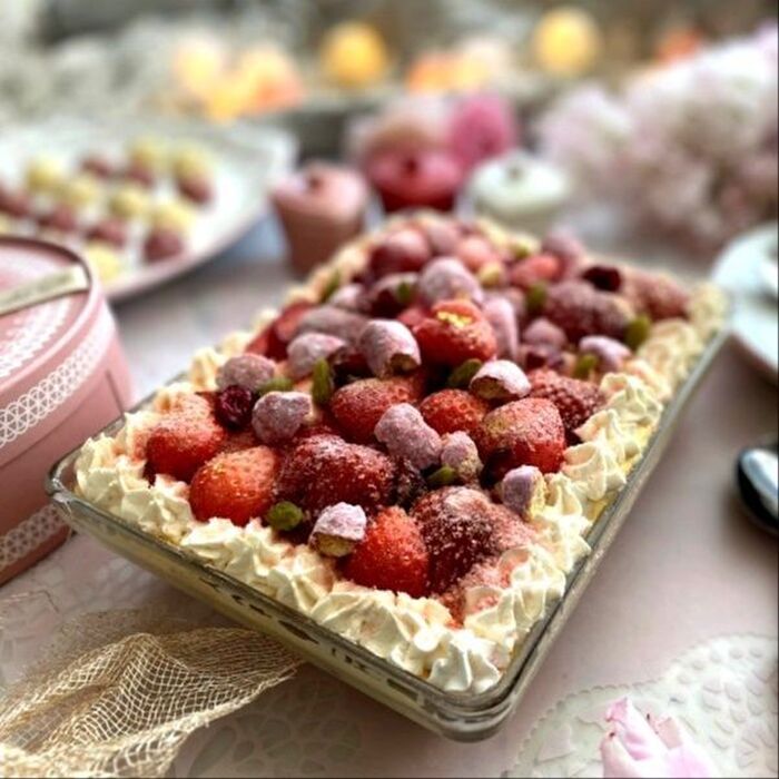 春の香り~色々のっけたいちごのティラミス♥