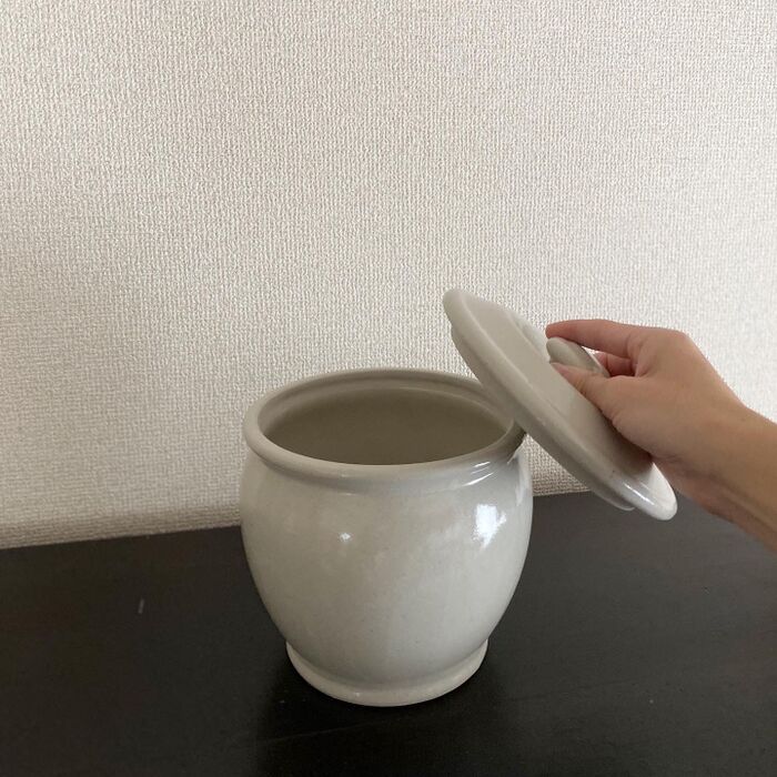 加藤さんのつくる甕を記念に迎え入れ