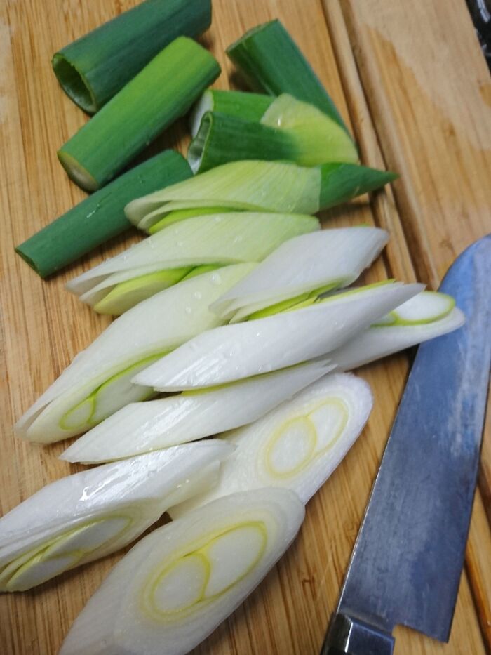 白ネギは大きめにカット