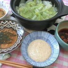 4種のおかずつけだれで♪ 昆布水で簡単ウマい☆ 白菜だけの鍋