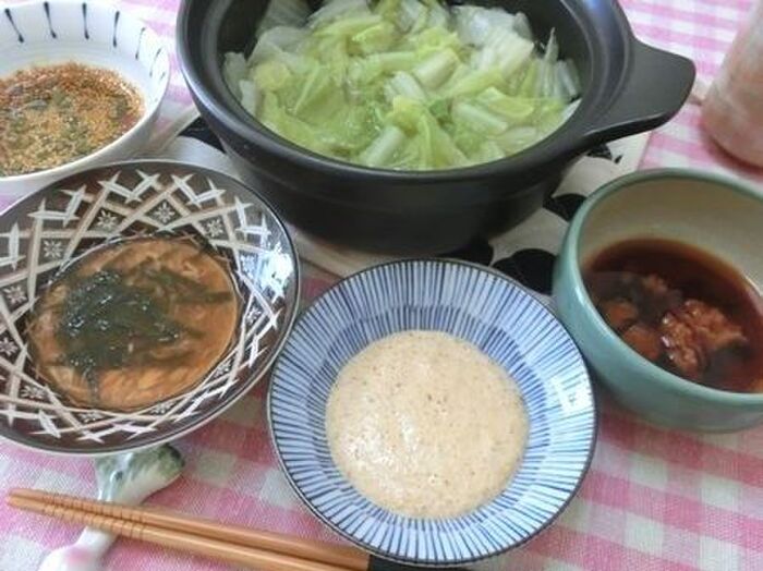 4種のおかずつけだれで♪ 昆布水で簡単ウマい☆ 白菜だけの鍋
