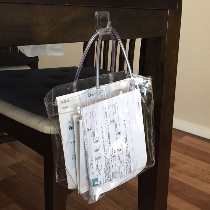 薬の入ったバッグを掛ける