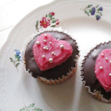 オブラートの意外な使い方♡ハートモチーフのチョコカップケーキ♪