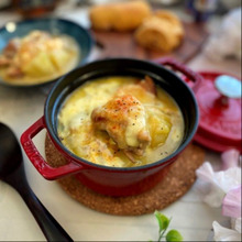 市販の鍋つゆで ニンニクとチーズたっぷり!シュクメルリ風