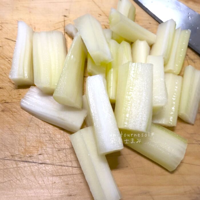 ①スジをとって、食感よく!