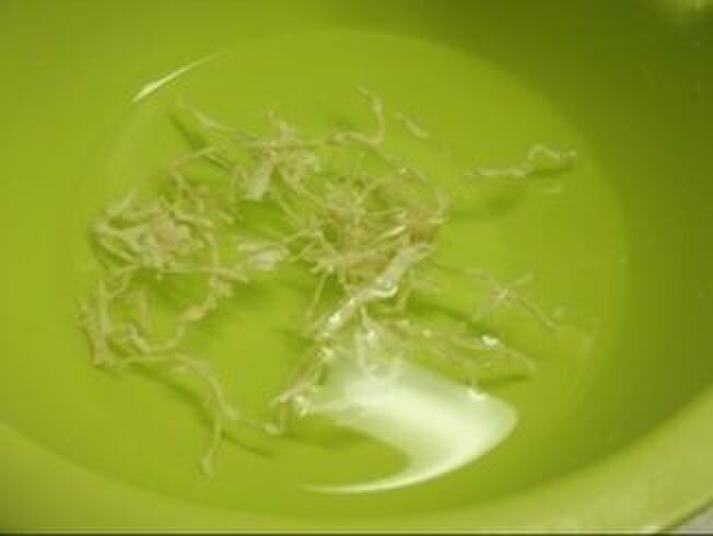 切干をザブザブ洗う