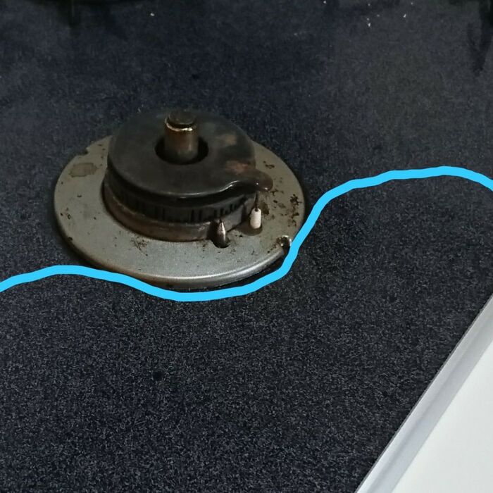 汚れを拭き取ります