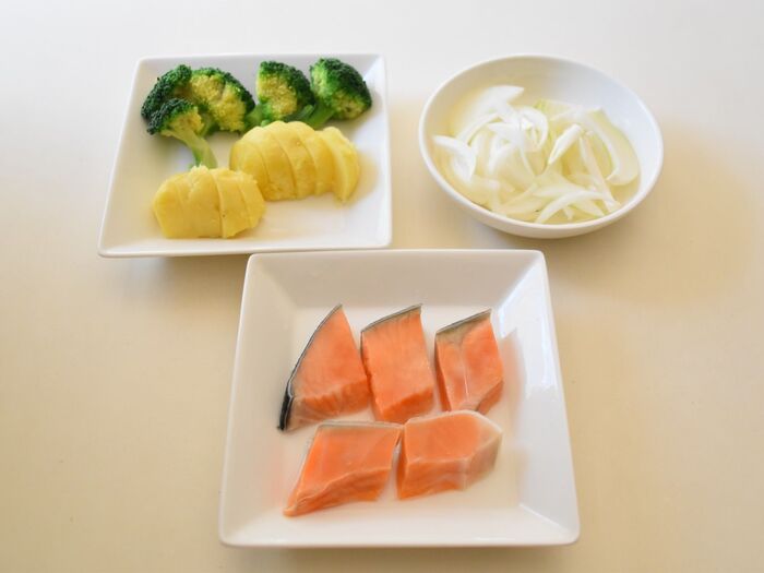 材料の下準備をします。