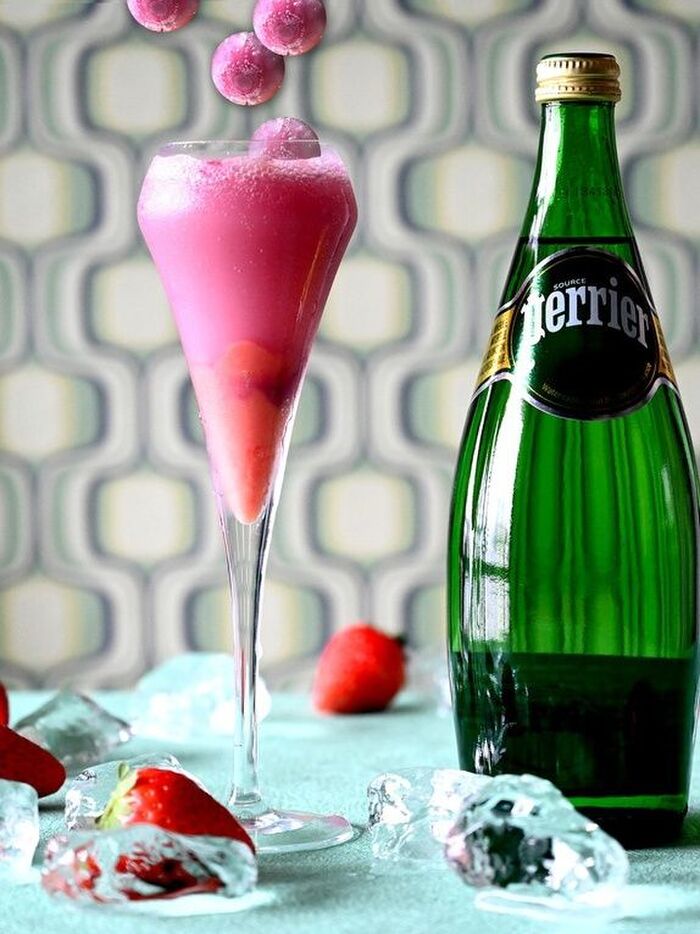 アイスの実が溶けてきたら、マドラーやストローで静かにゆっくりとかき混ぜると。。。