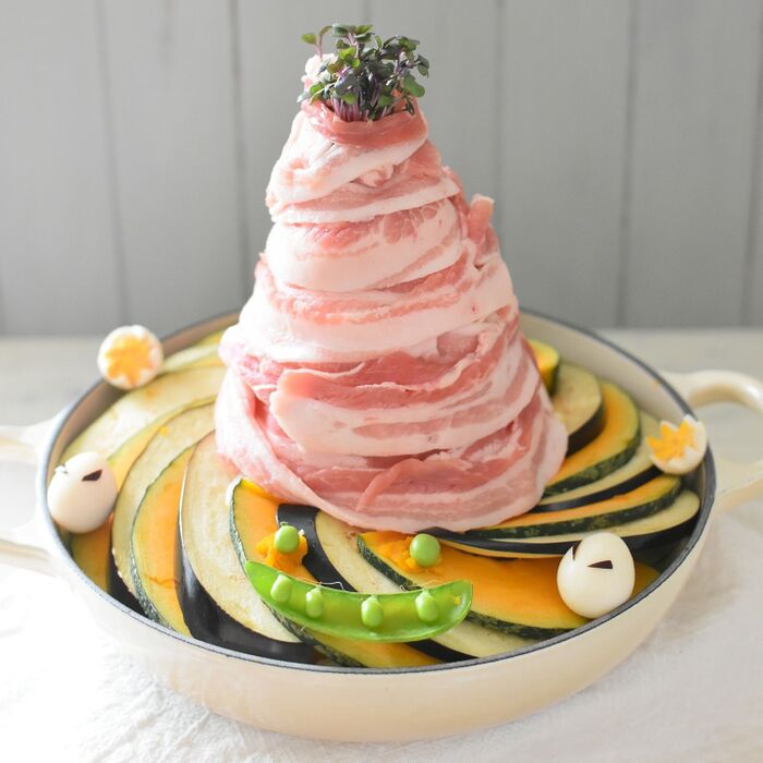 いやがおうにも盛り上がる!肉鍋タワー💛こう見えて超簡単