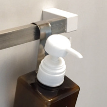 100均でついにここまで!シャンプーボトルを浮かせるハンギングフック