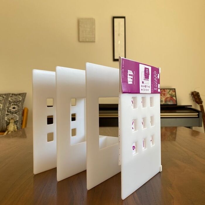 コツ①【倒れない】仕切りの多いブックスタンド