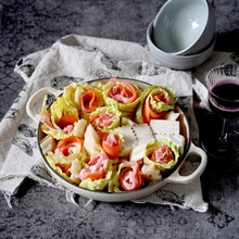 【ビジュアル比較付!】いつもの豚バラ白菜鍋→くるくる巻いたらお洒落なバラ鍋♪