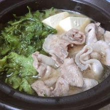 レタスがしみウマ♪ 焼き豚バラとレタスのごましゃぶ風鍋