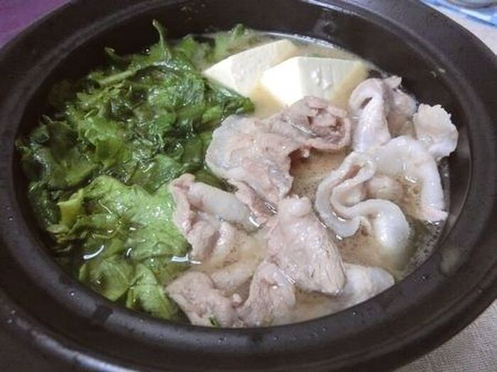 レタスがしみウマ♪ 焼き豚バラとレタスのごましゃぶ風鍋