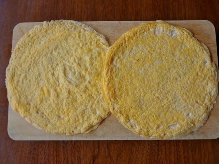 錦糸卵を作ります。