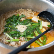 『簡単鍋!豚バラもやしの味噌バター鍋』時短・野菜たっぷり。