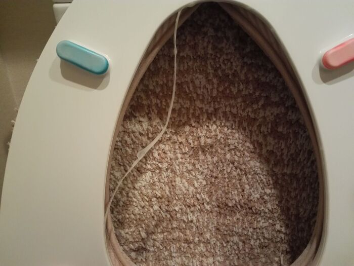 この様に汚れと共に、綺麗に剥がれます。