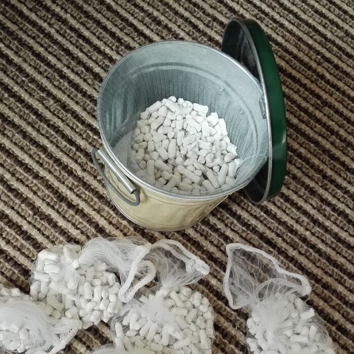 別の容器に入れて