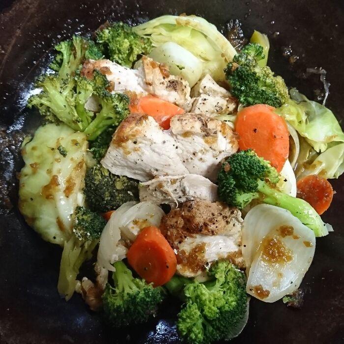 フライパン一つで簡単ご馳走♪お肉も野菜もたっぷり♪