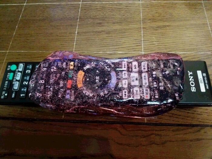 テレビのリモコン