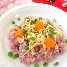 ~梅香る~ もち麦と黒豆の玄米ちらし寿司