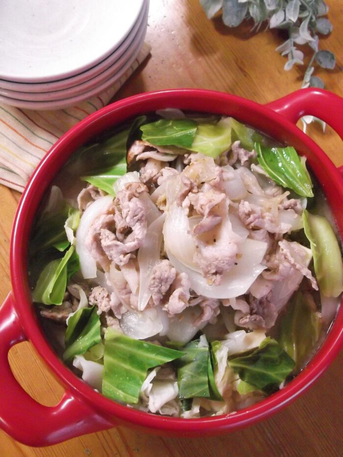 食材3つでキャベツがモリモリ食べられる キャベツと豚肉の甘酒鍋