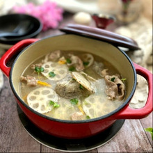 塩麹で味付け!とろんとしてもっちりなレンコン鍋