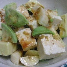 ビックリ美味しい♪ アボカドとバナナと豆腐のわさび醤油和え