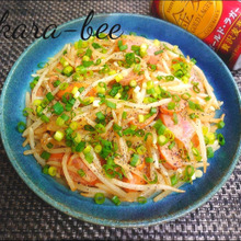 材料2つでカンタン♪節約おつまみ!もやしとウインナーのねぎ塩オイスター炒め