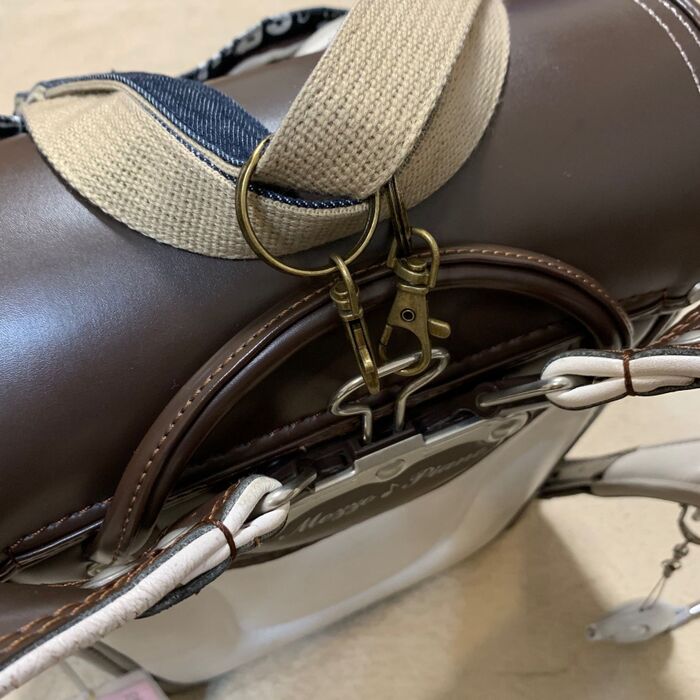 ランドセルのフックに引っかけて使用