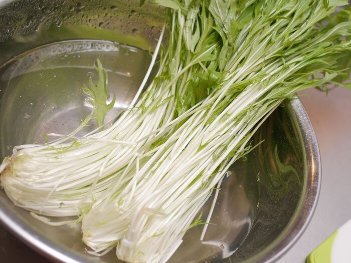 サラダのライフハック「水に浸けると美味しいよ」