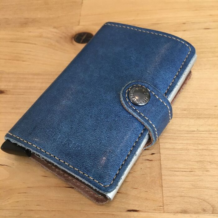 ミニマリストへの第一歩?!カード5枚収納のガジェットな財布