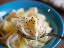 5分でできる!旬を味わう最高の組み合わせ【日向夏と新玉ねぎのサラダ】