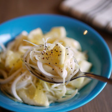 5分でできる!旬を味わう最高の組み合わせ【日向夏と新玉ねぎのサラダ】