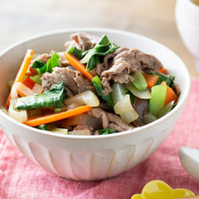 フライパンで野菜たっぷり牛丼♫オイスターソースがポイント