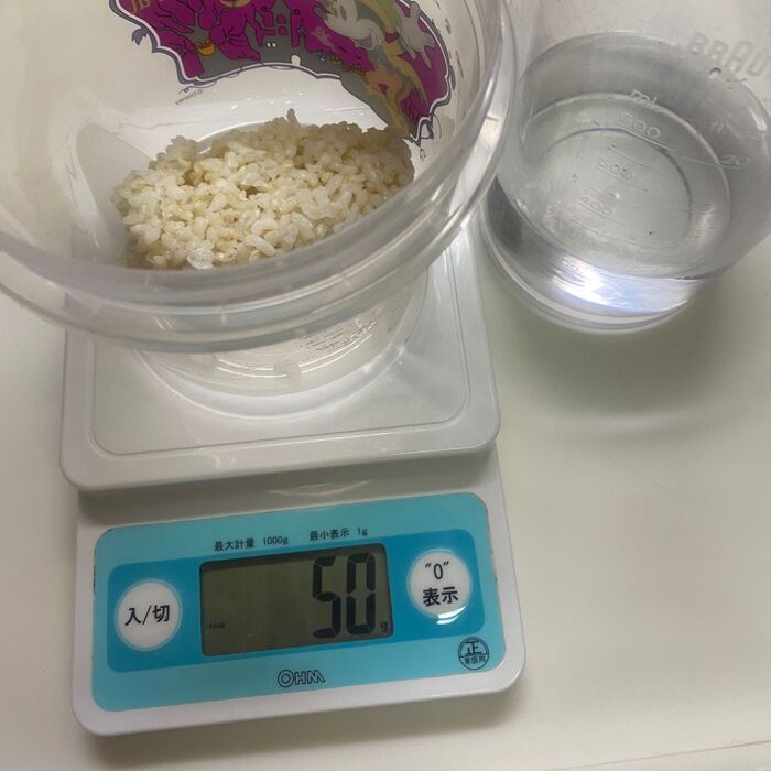 玄米を計る