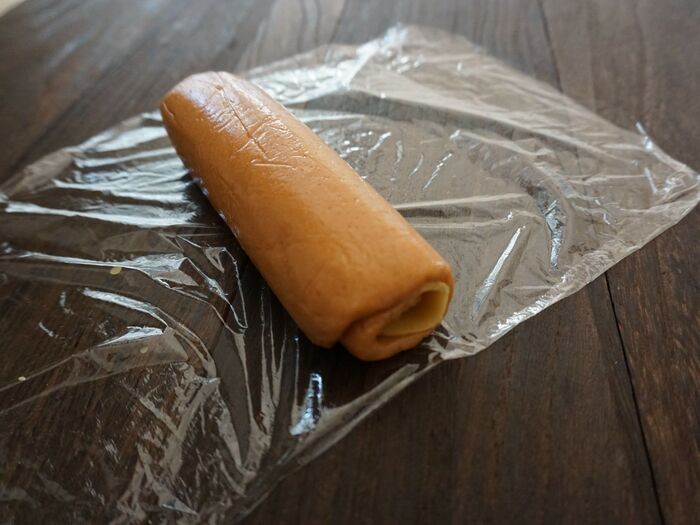 くるくると巻いて冷蔵庫で冷やします。