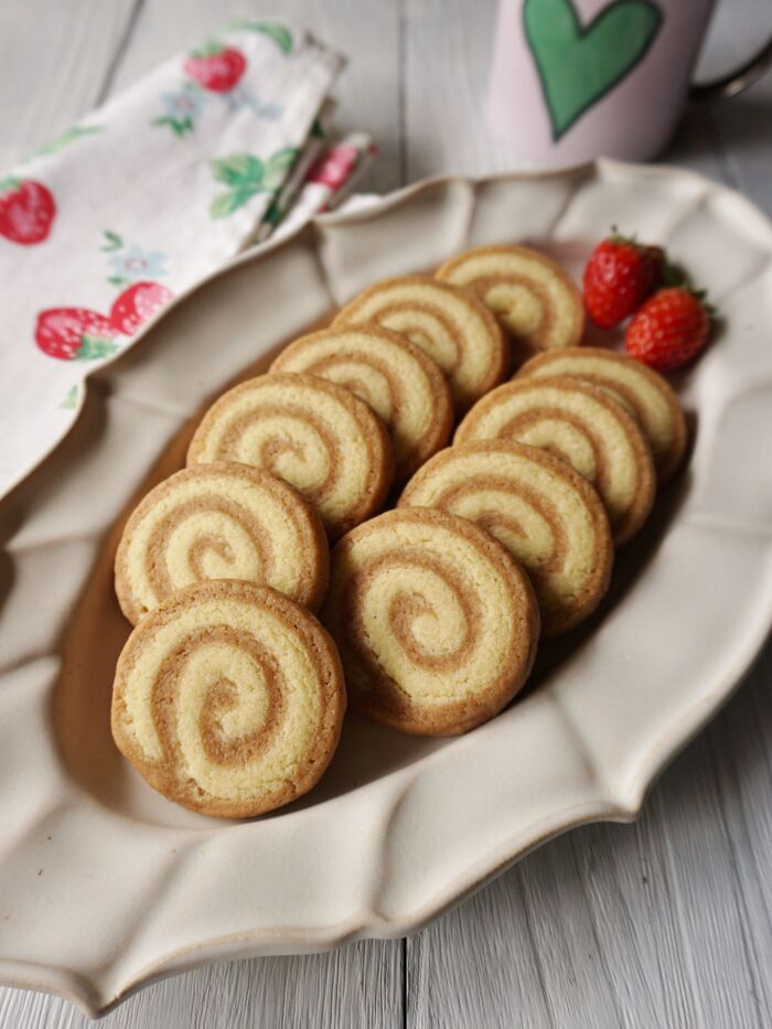 キャンディのような見た目が可愛い♡いちごのくるくるクッキー