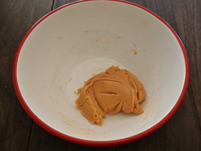 いちご生地を作ります。