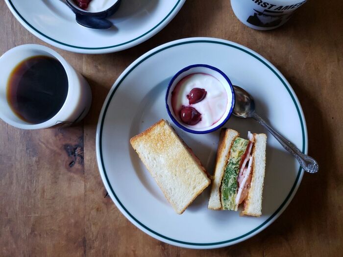 今が旬の菜の花を使ったサンドイッチ。