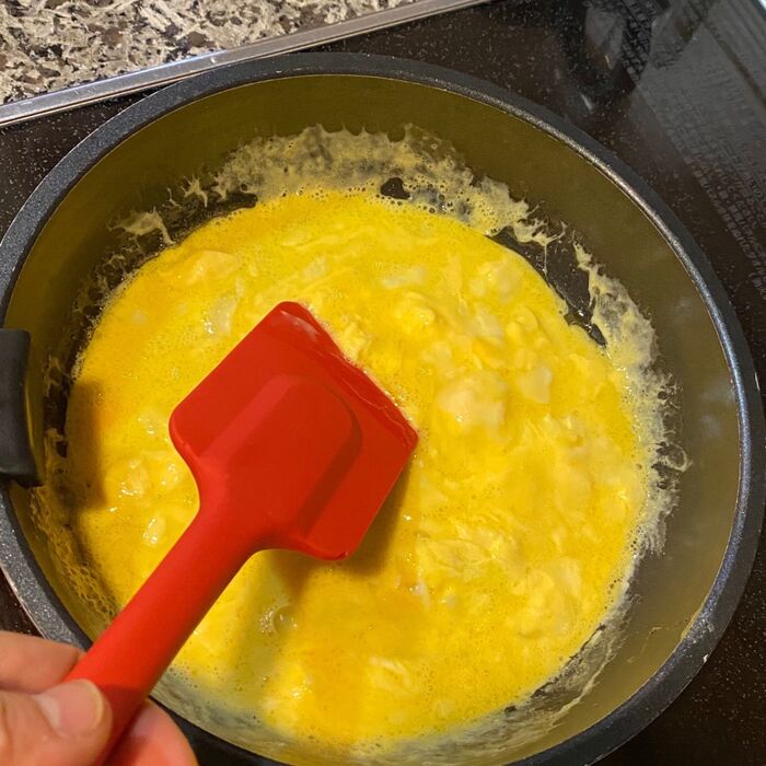 卵を焼く