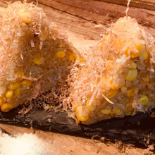 超簡単‼️ホールコーンと昆布つゆを混ぜるだけ玄米おにぎり♪