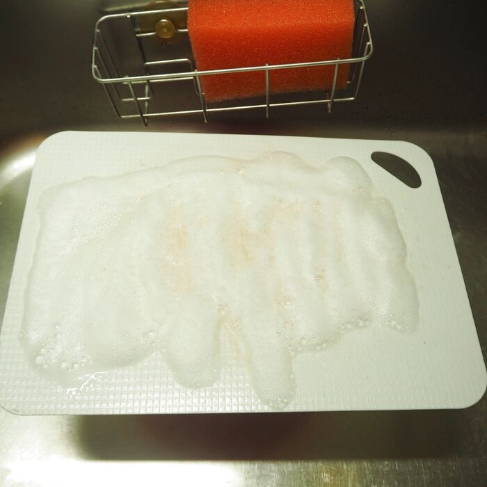 台所用漂白剤でまな板を除菌するのなら◎◎◎をプラスして徹底除菌！